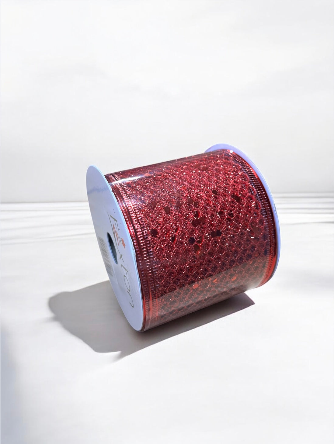 Cinta navideña alambrada roja con grabado perforado 6.5cm x 9.15m (TCH01599R)