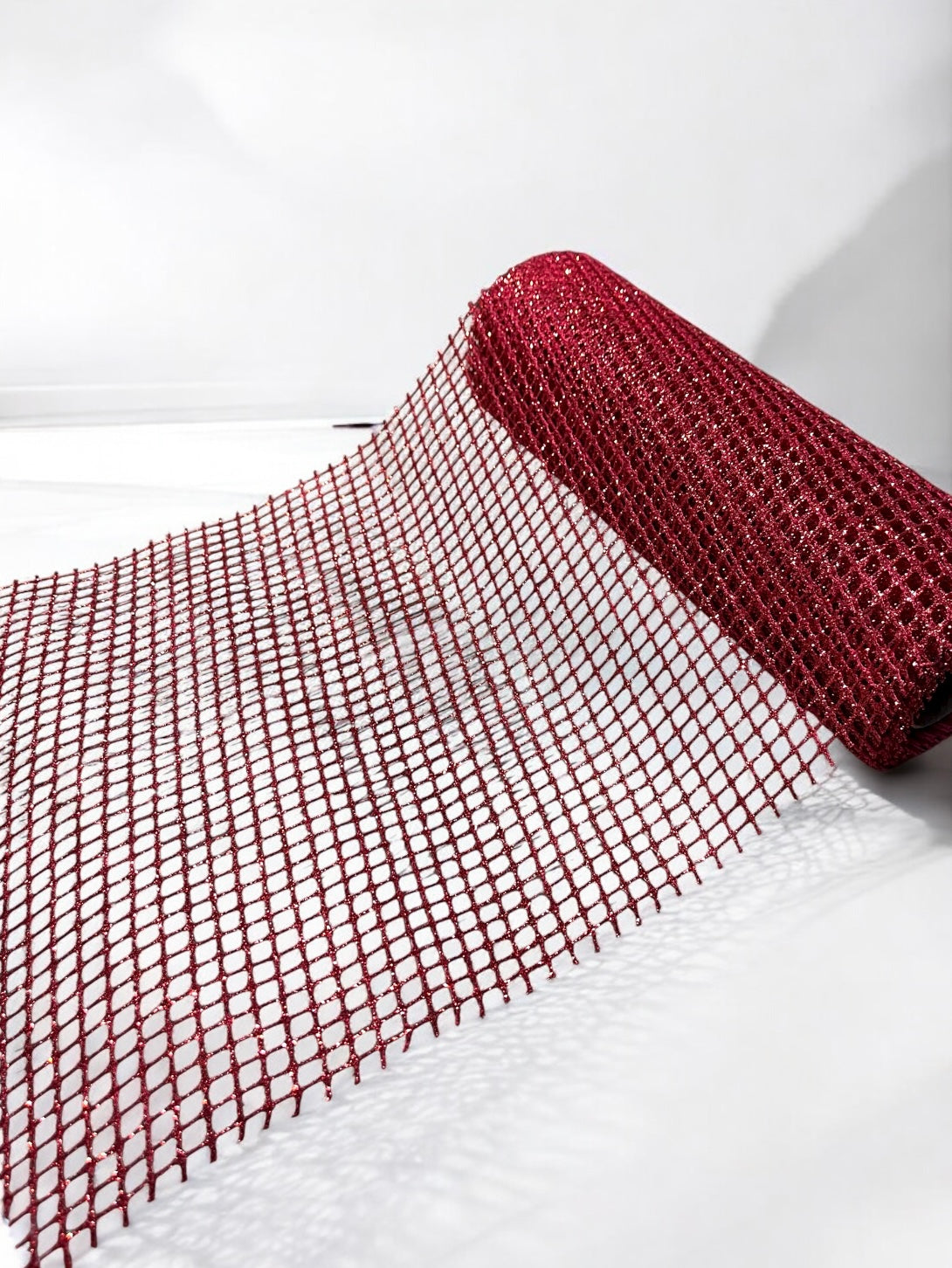 Malla roja perforaciones cuadradas 25cm x 4.6m (YW0737-002R)