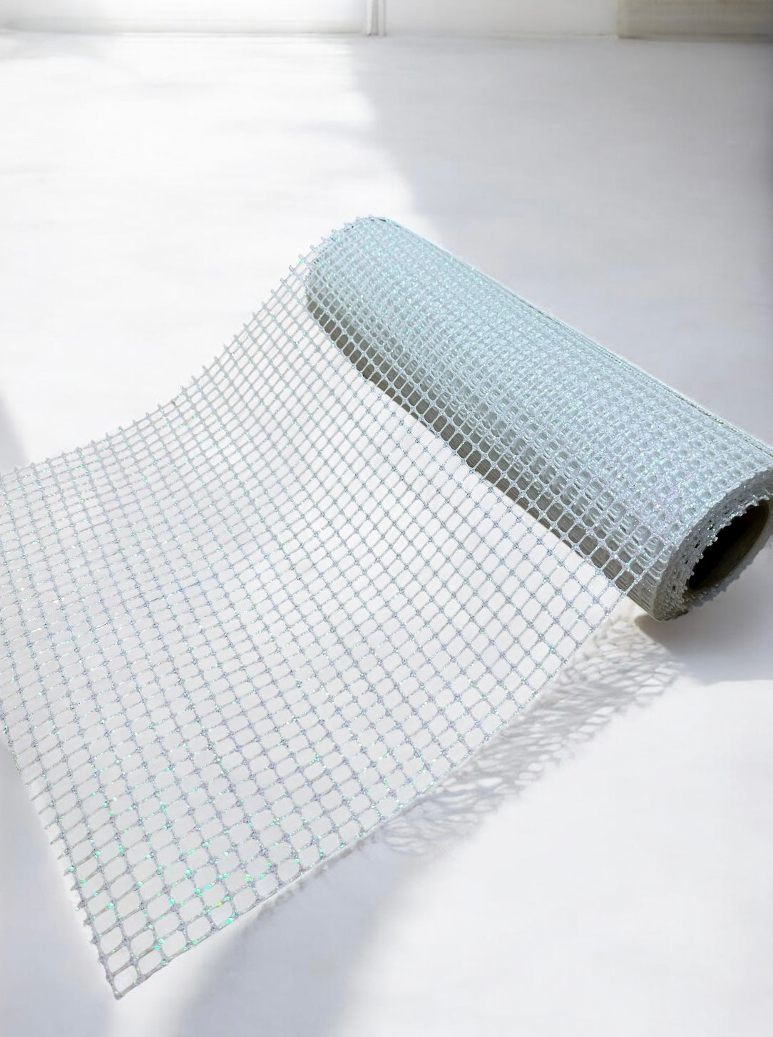 Malla blanca perforaciones cuadradas 25cm x 4.6m (YW0737-002W)