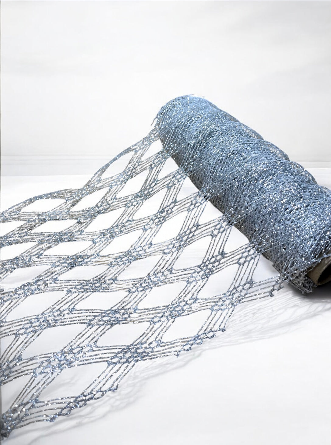 Malla plateada perforaciones en diamante 25cm x 4.6m (YW0737-008S)