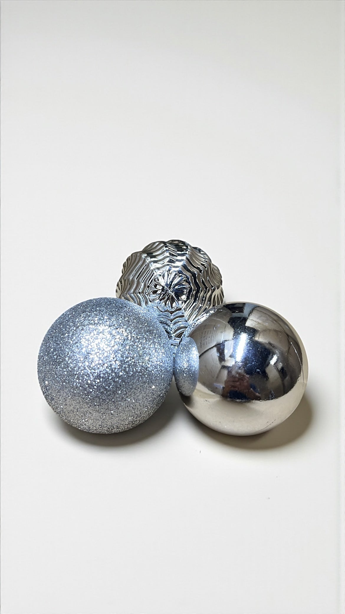 Tarro de 9 bolas navideñas plateadas 6cm (BHK01283S)