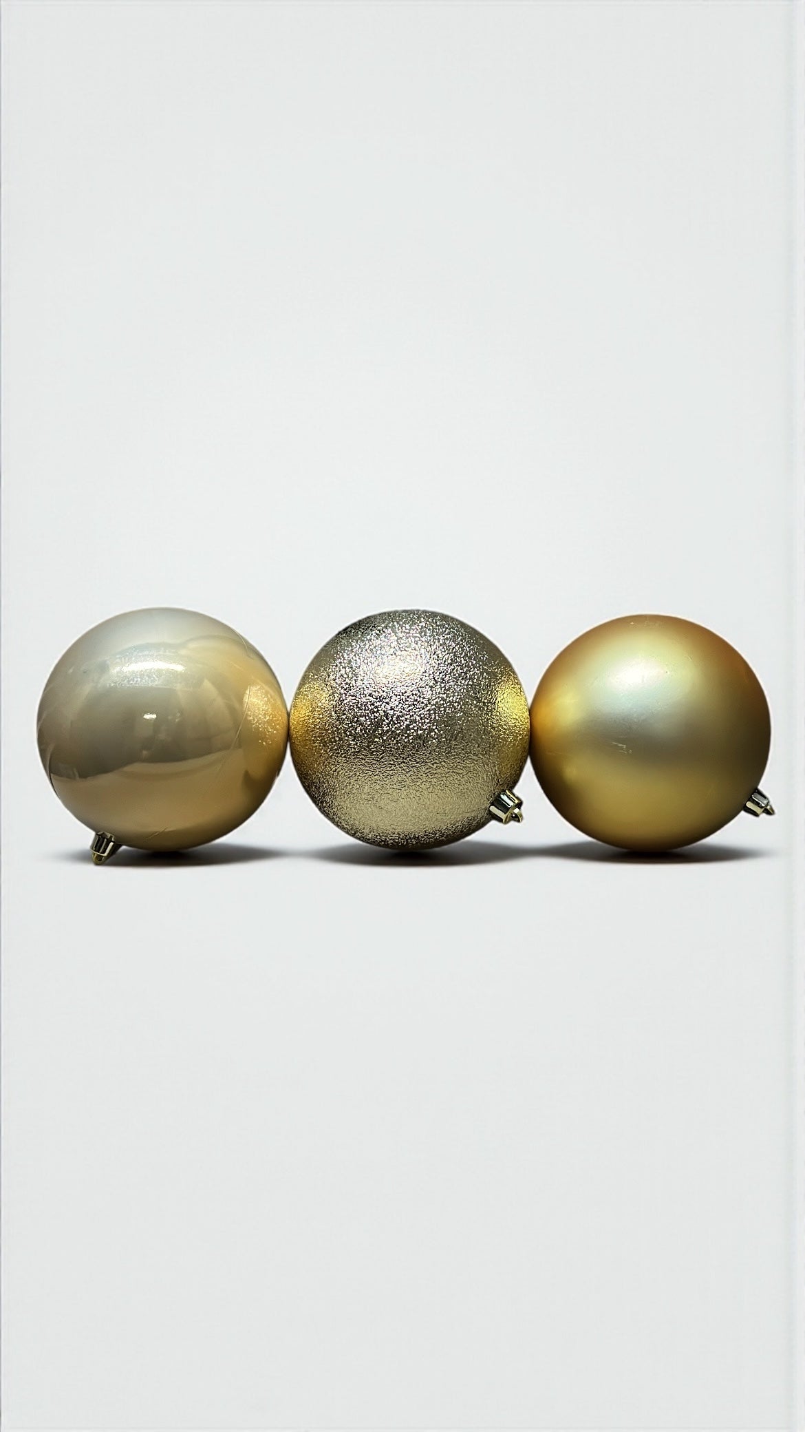 Tarro de 3 bolas navideñas doradas 12cm (BHK01260G)