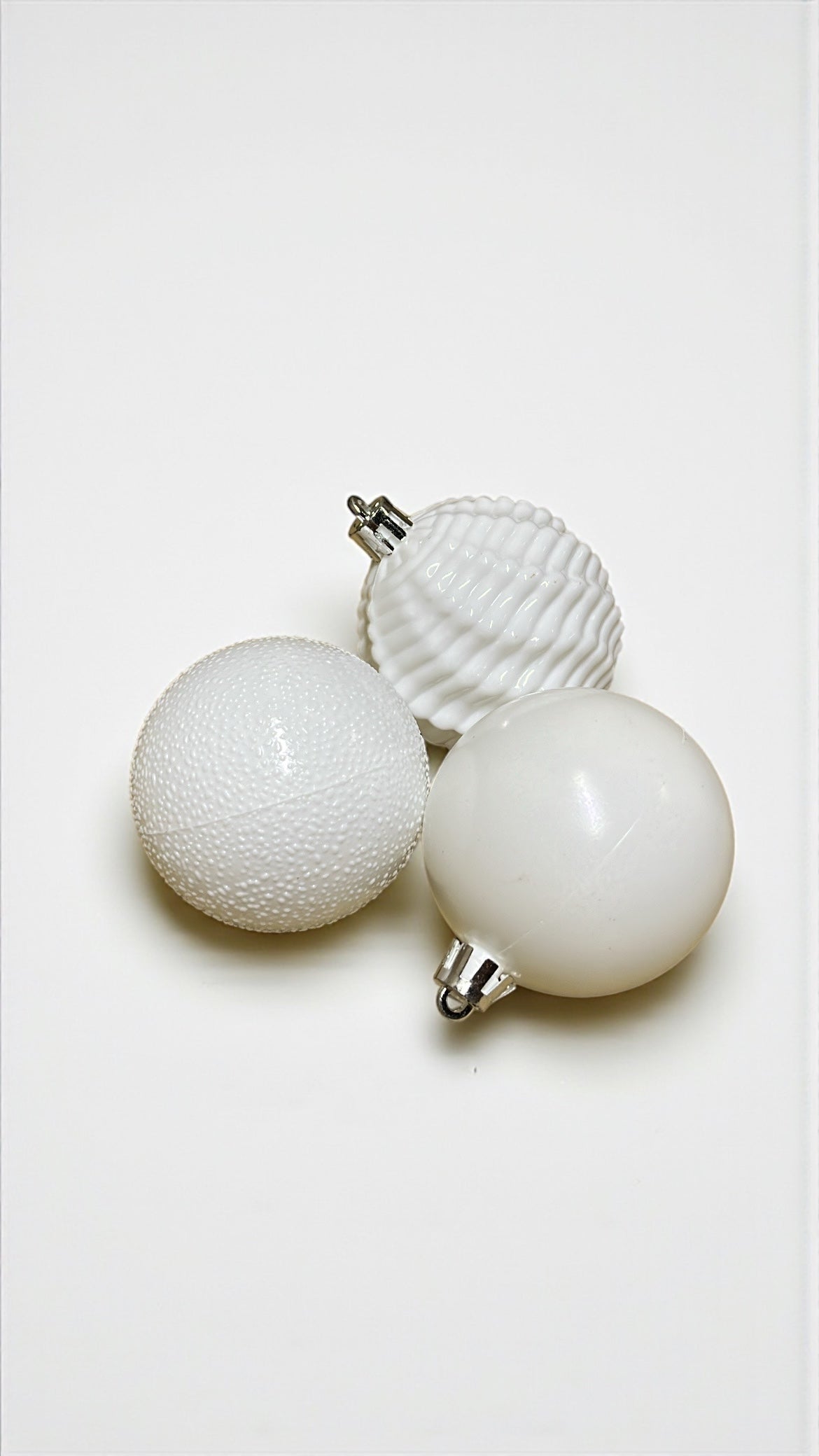 Paquete de 20 bolas navideñas blancas 6cm (BHK01271W)