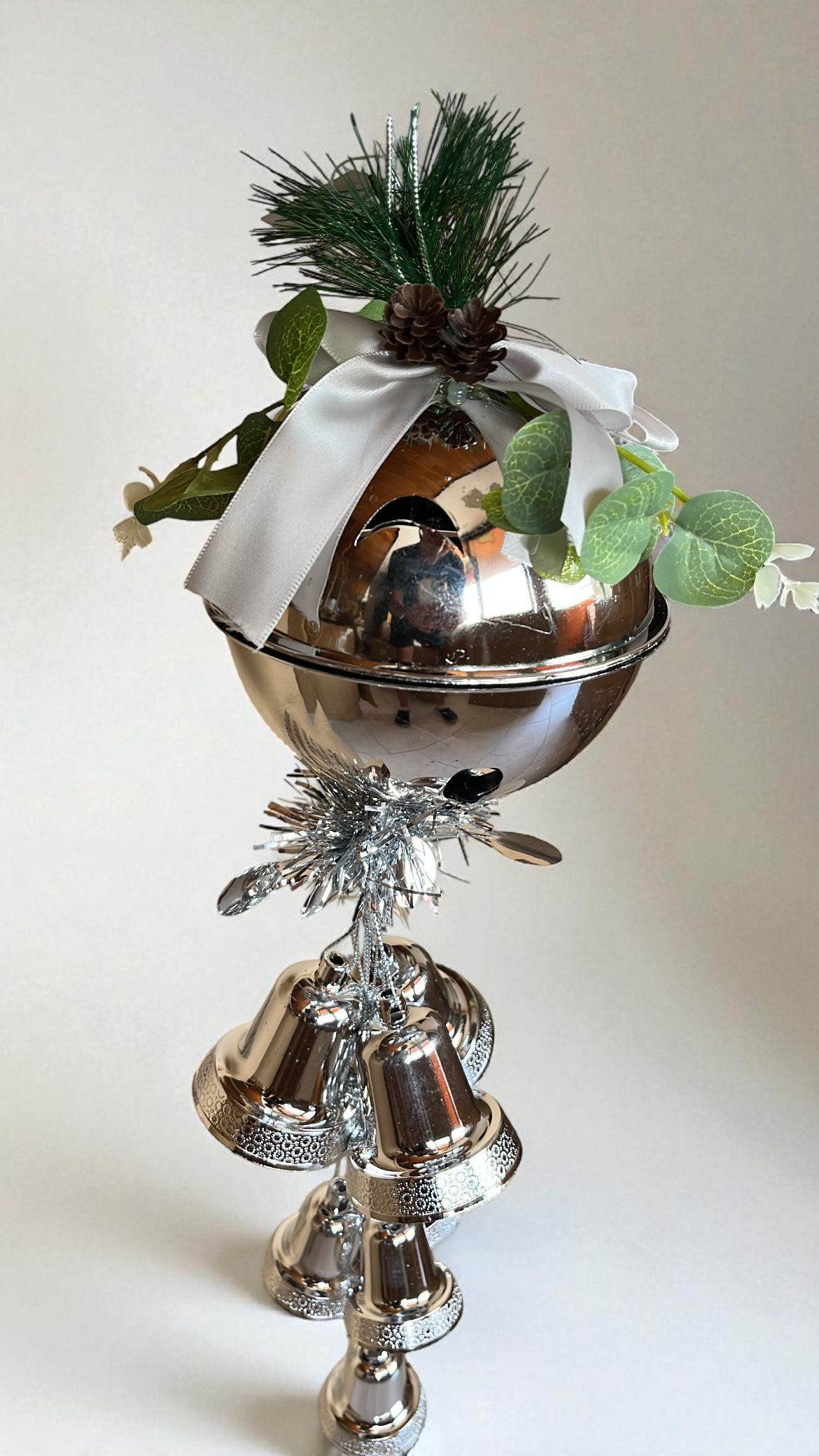 Bola navideña con campanas colgantes (CH2362)
