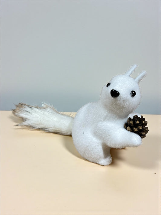 Ardilla con piña 25cm x 15cm x 10cm (BG01071)