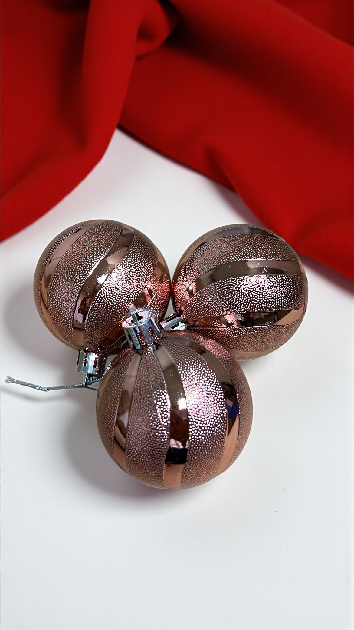 Paquete de 12 bolas de navidad oro rosa con relieve de puntos 6cm (J819GRD)