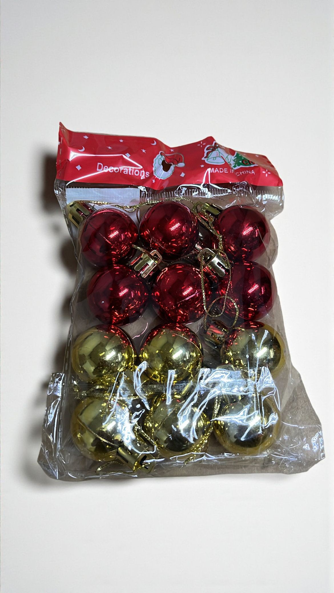 Paquete de 12 mini bolas navideñas rojas y doradas (E136)